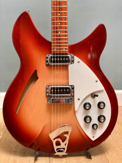 Rickenbacker 330, photo 3