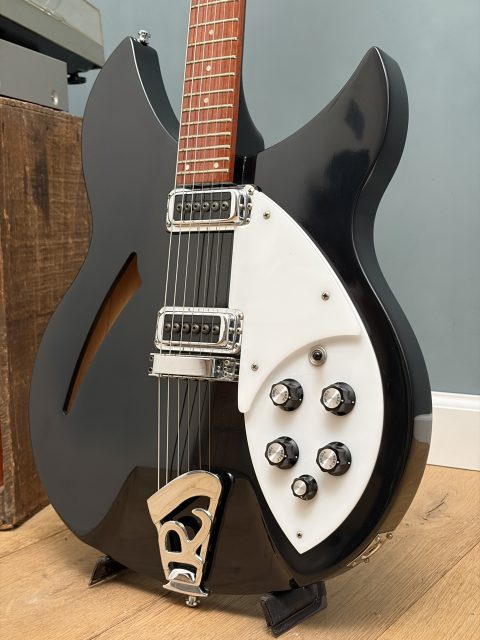 Rickenbacker 330, photo 5